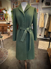 Dahlia Coat Fern Green – Eleganter Wollmantel Damen von Very Cherry