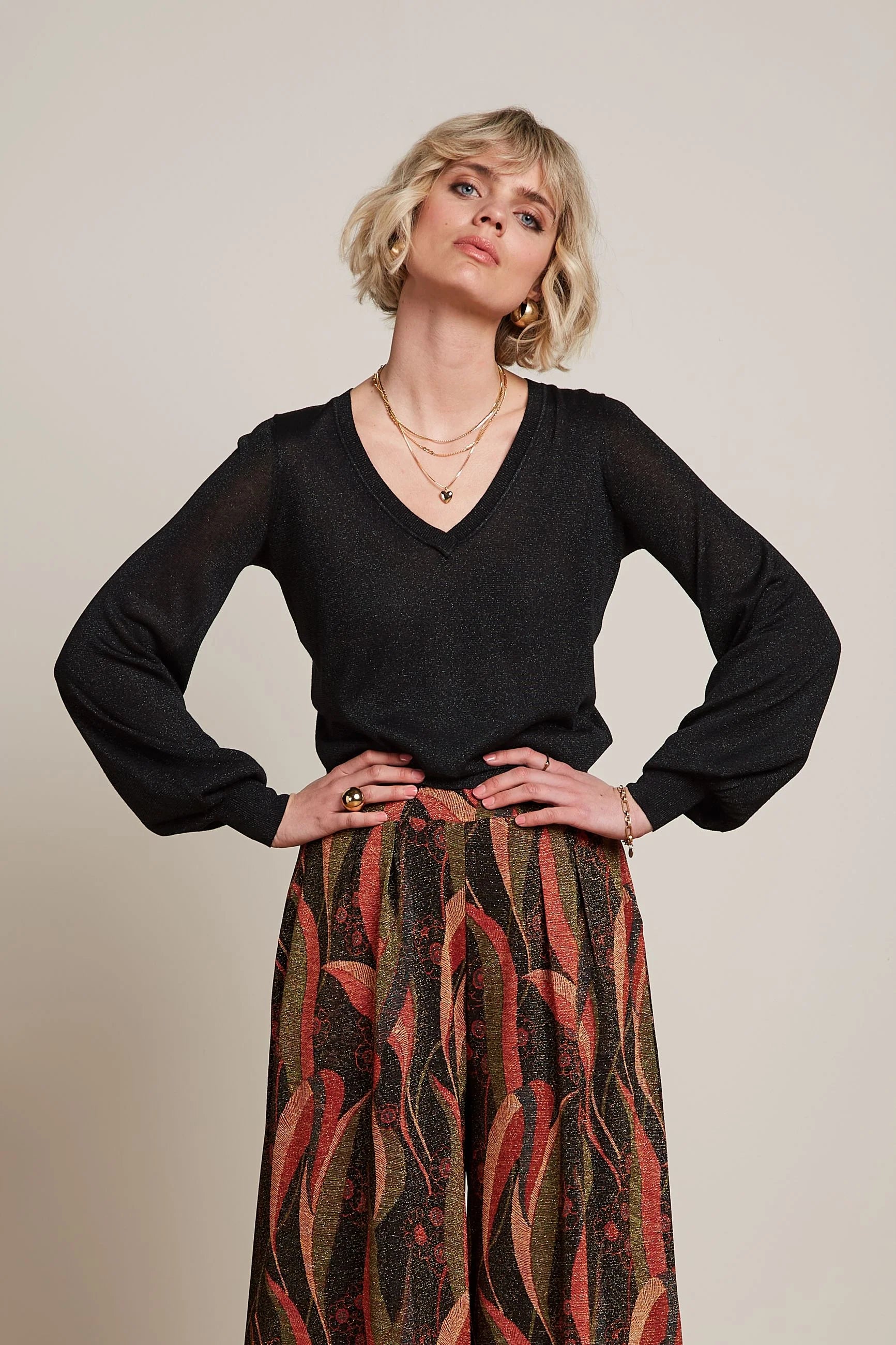 V Neck Bellsleeve Spiro - black - Dotty&Dan