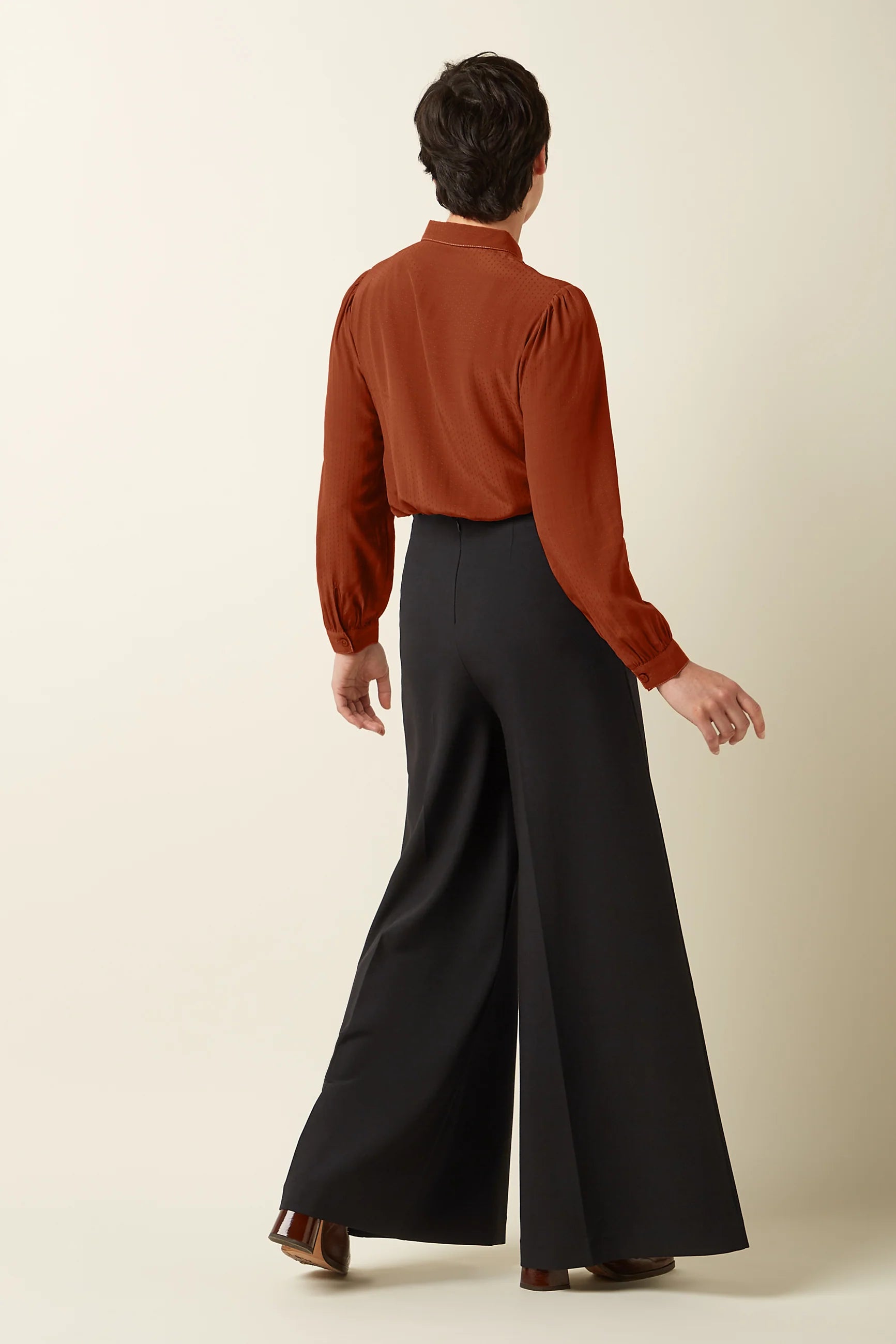 Schwarze High Waist Hose mit Knöpfen – King Louie Pia Pants