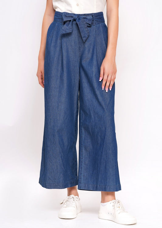 Detailansicht Bund Denim Trousers mit Schleife