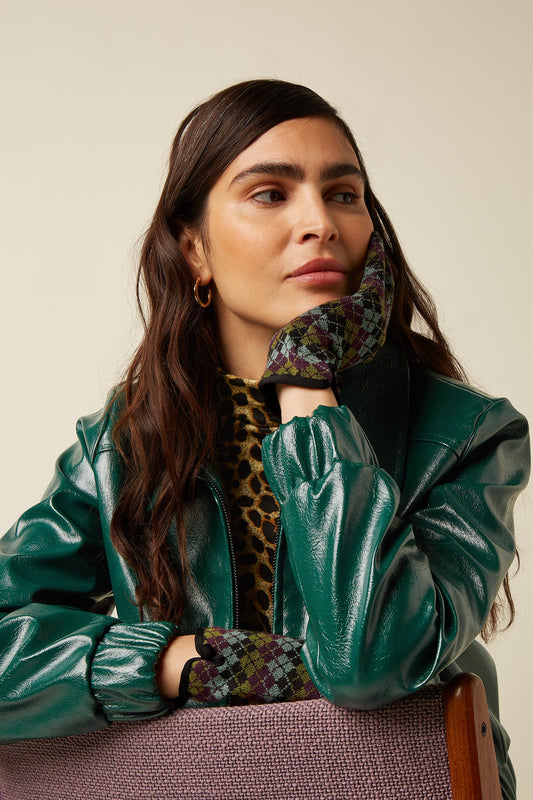 King Louie Chicago Glove Dusty Turquoise – zweite Trageansicht