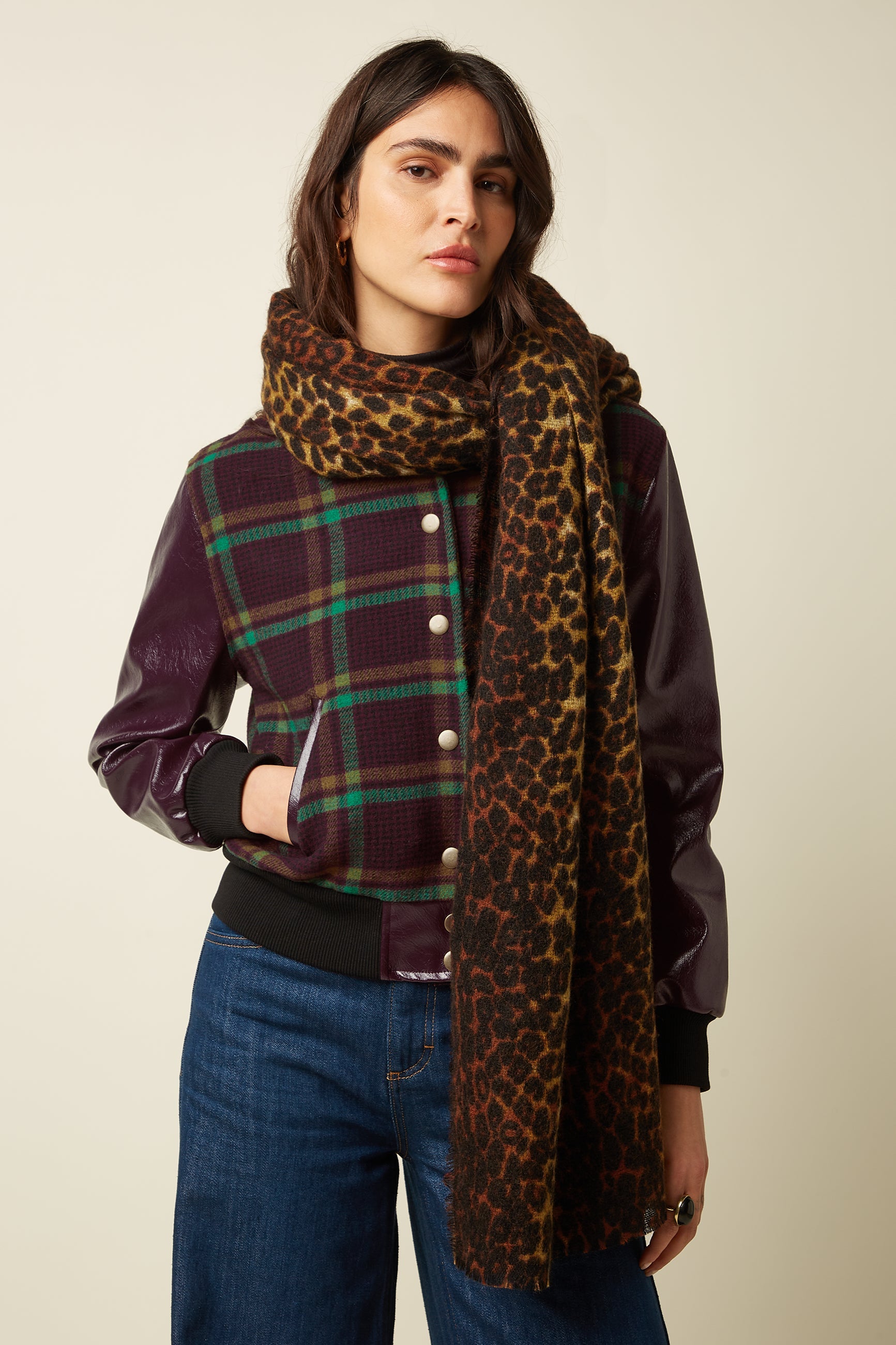 King Louie Fargo Scarf Cognac Orange – Trageansicht