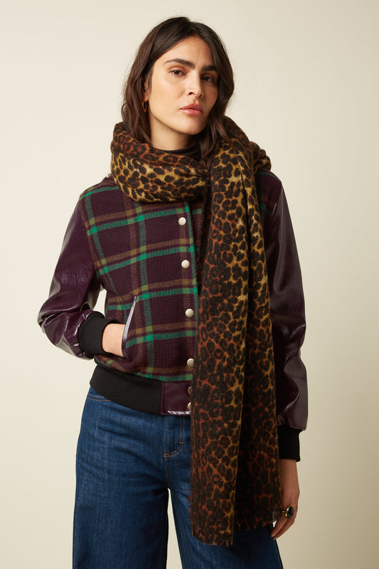 King Louie Fargo Scarf Cognac Orange – Trageansicht