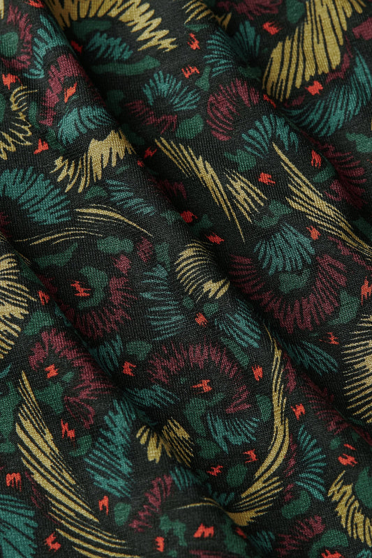 King Louie Juno Skirt Sage – Nahaufnahme des weichen Stoffes mit floralem Retro-Muster in Grün und Bordeaux