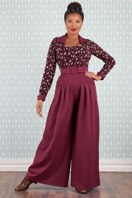 Vintage Jumpsuit Greer-Bo in Weinrot mit weitem Marlene-Bein und Gürtel – Vorderansicht