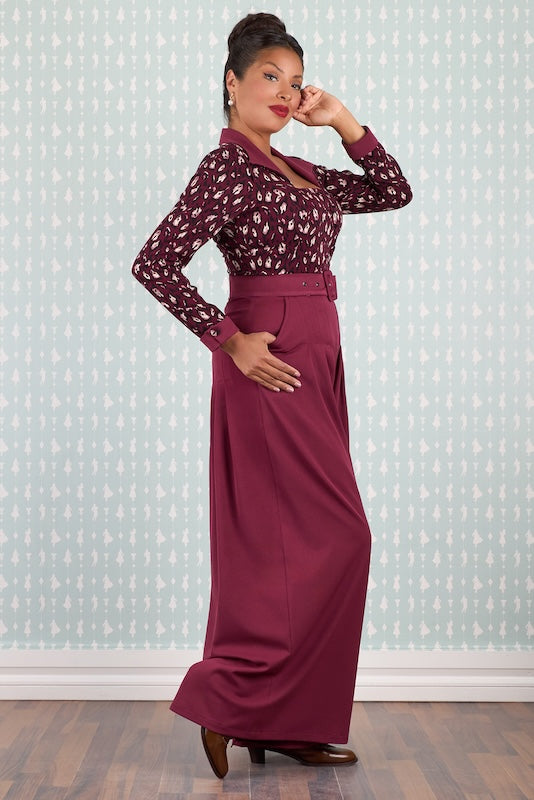 Weinroter Vintage Jumpsuit für Damen mit hoher Taille und weitem Bein – Seitenansicht