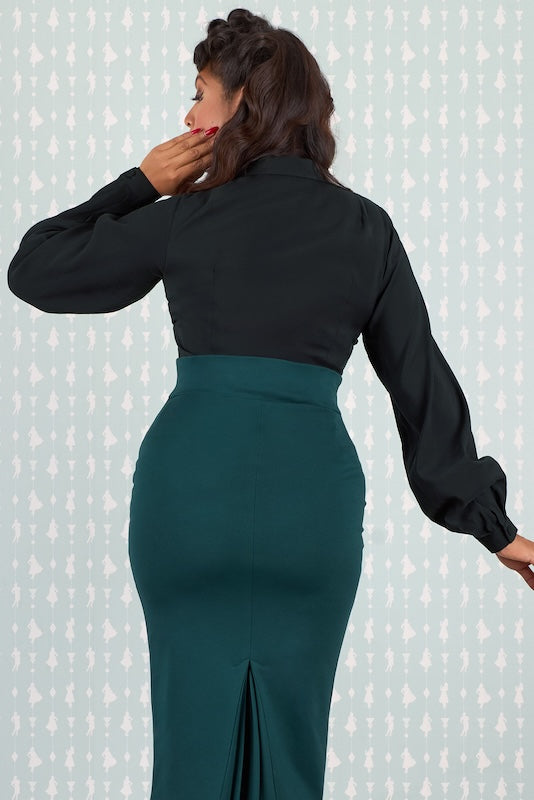 Schwarze Vintage Damenbluse Mathilde – Rückansicht mit Bischofsärmeln