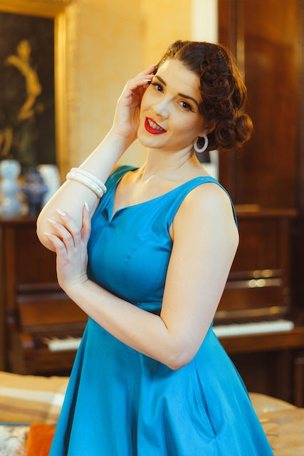 Schwingender Rock in Bewegung im Vintage-Stil