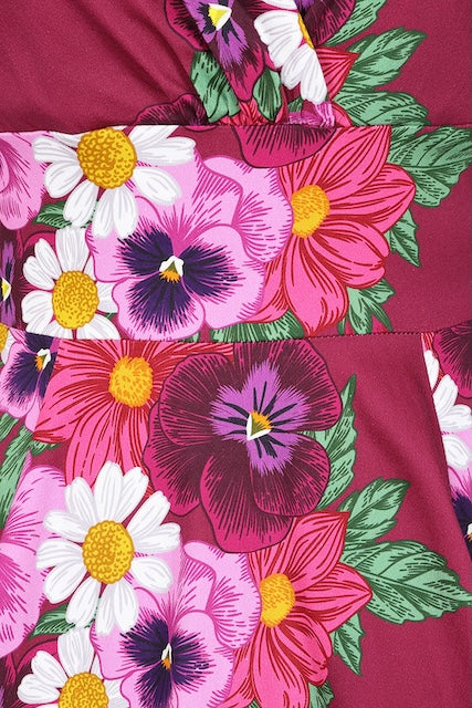 Detailaufnahme florales Muster mit Schmetterlingen