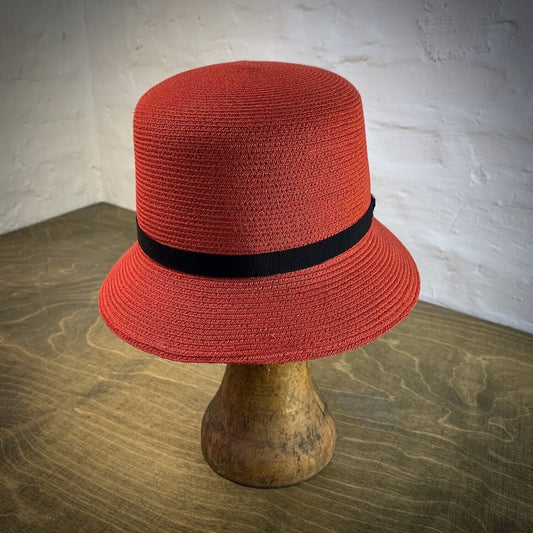 1930 Haube in rot - Dotty&Dan