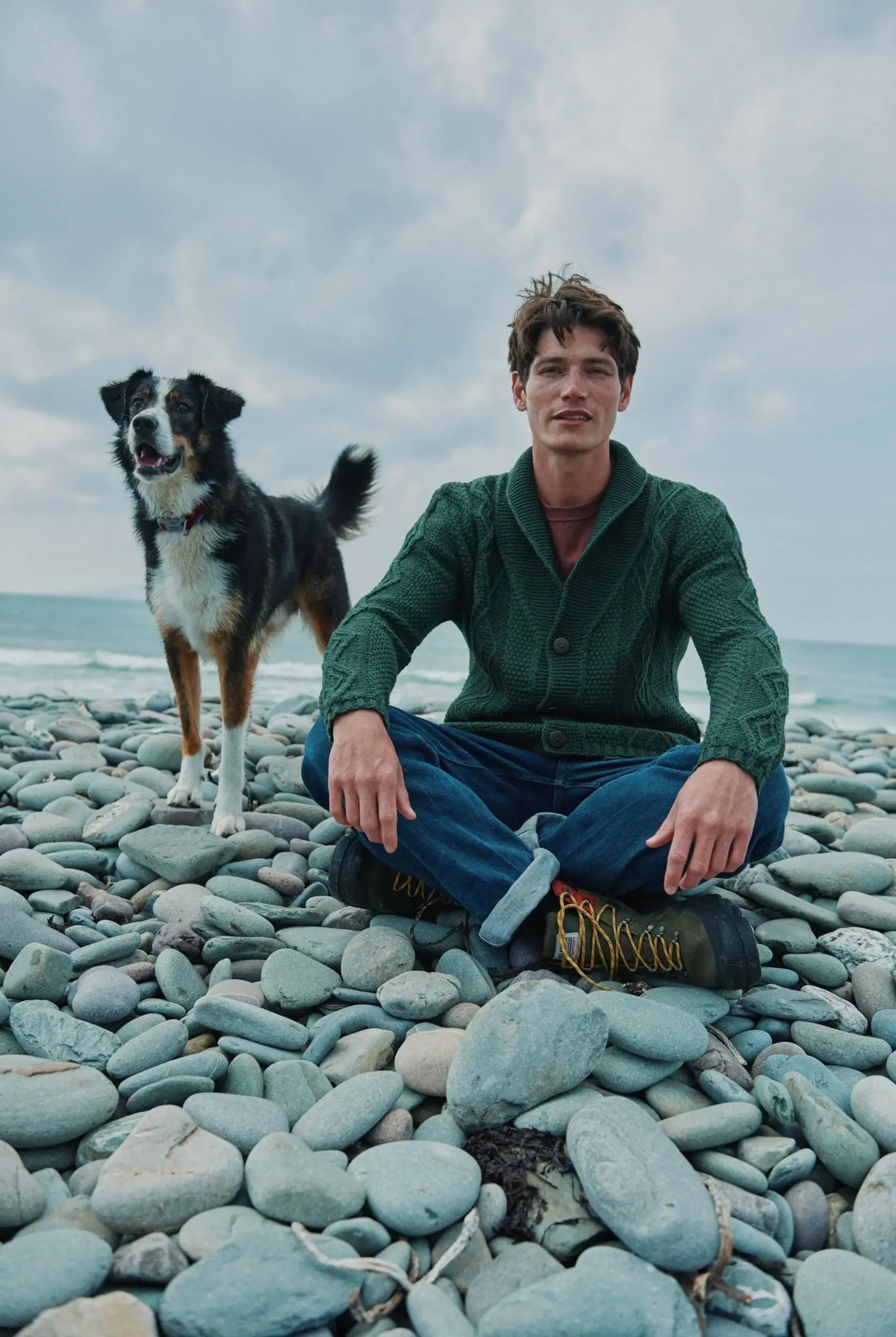 Killary Fjord Cardigan mit Taschen in Grün von Aran Woollen Mills