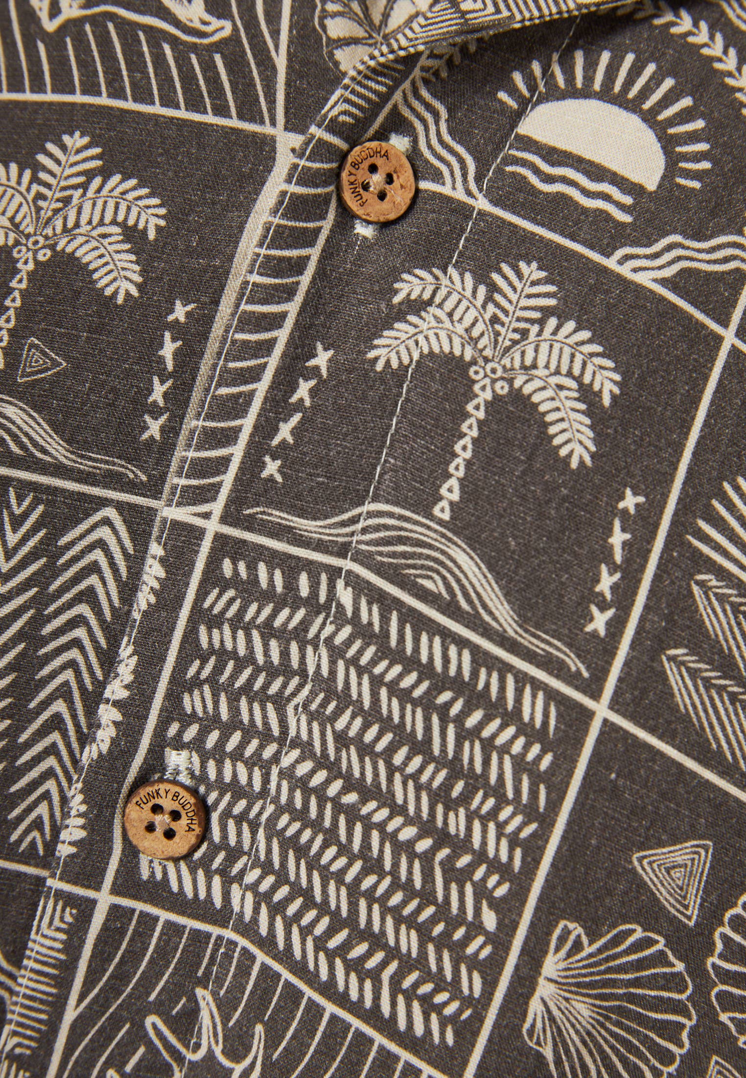 Detailaufnahme Funky Buddha Herrenhemd Moon Mist mit Retro Muster