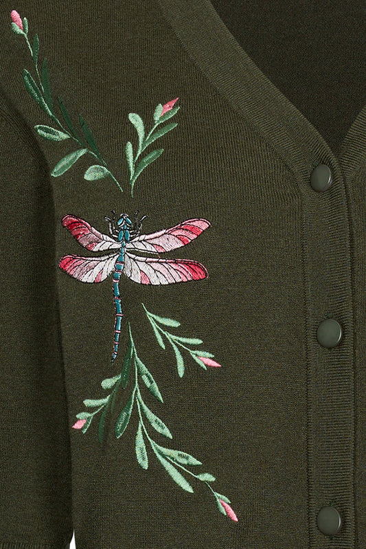 Detail der Libellen- und Blumenstickerei auf olivgrünem Vintage Cardigan Cleo