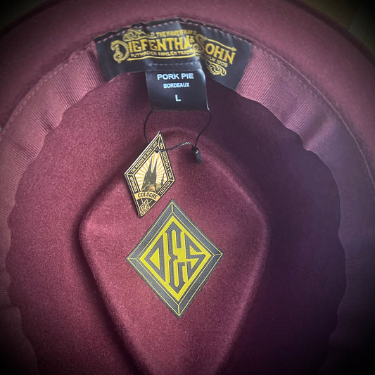 Diamond Pork Pie Bordeaux - Wollfilz-Hut mit grauem Ripsband - Dotty&Dan