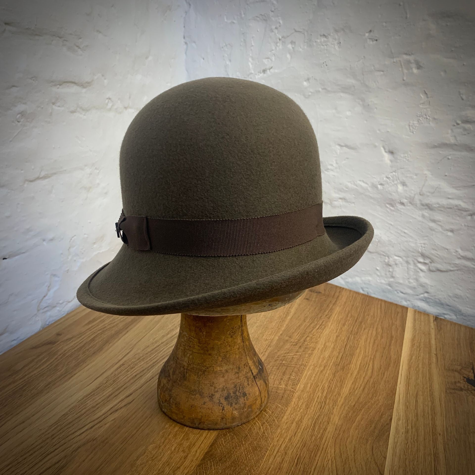 1920 Glockenhut Espresso – robuster Damenhut aus Wollfilz im Stil der 1920er Jahre