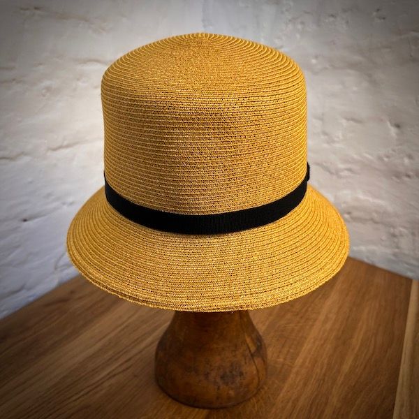 1930 Haube in cognac - Dotty&Dan