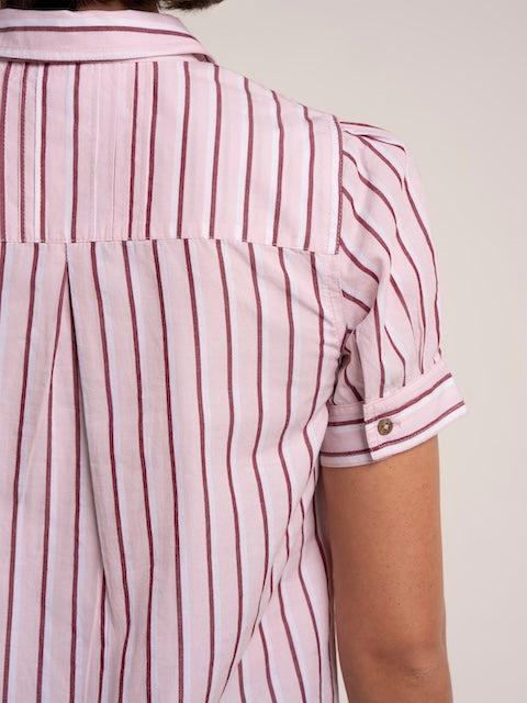 Rückansicht der gestreiften Baumwollbluse mit Kurzarm