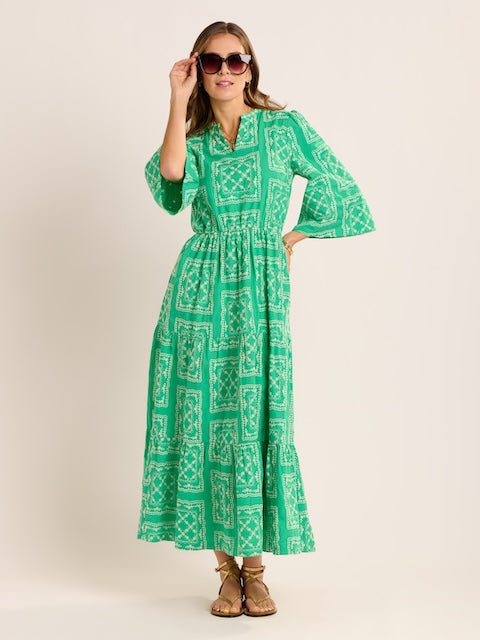 Seitenansicht des gestuften Rocks mit Stickerei