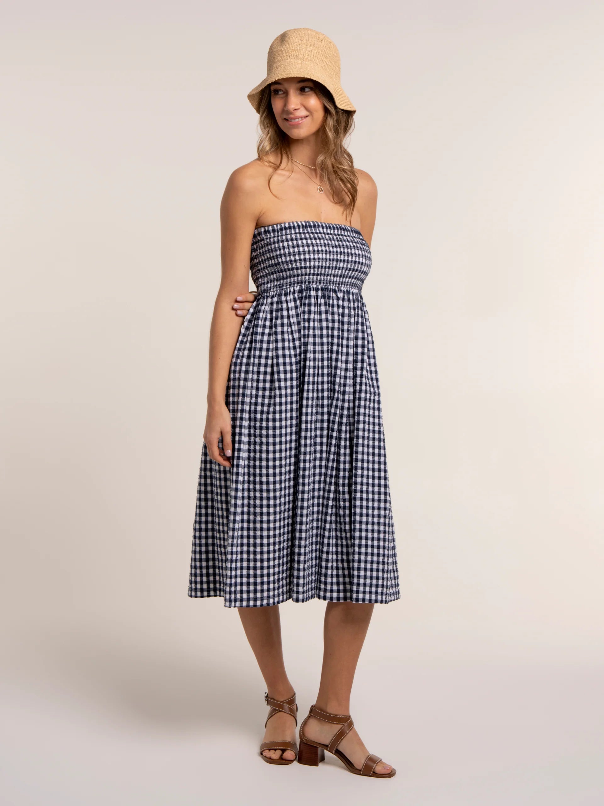 Als Kleid getragen – schulterfreier Sommerlook
