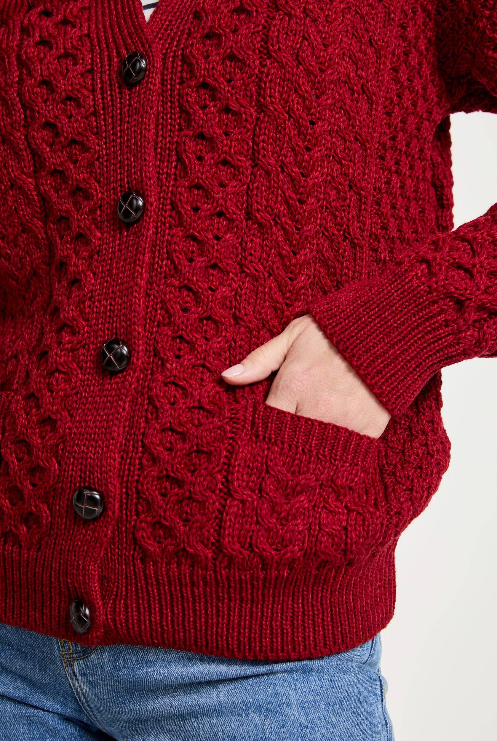 Aran Strickjacke Damen Rot – Achill Island - Irischer Stil aus Merinowolle - Dotty&Dan
