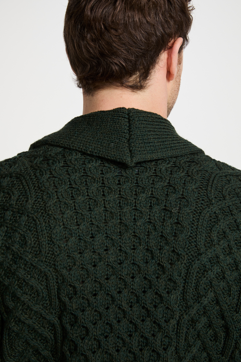Aran Woollen Mills Carlingford Cardigan Detail traditionelles Aran-Strickmuster