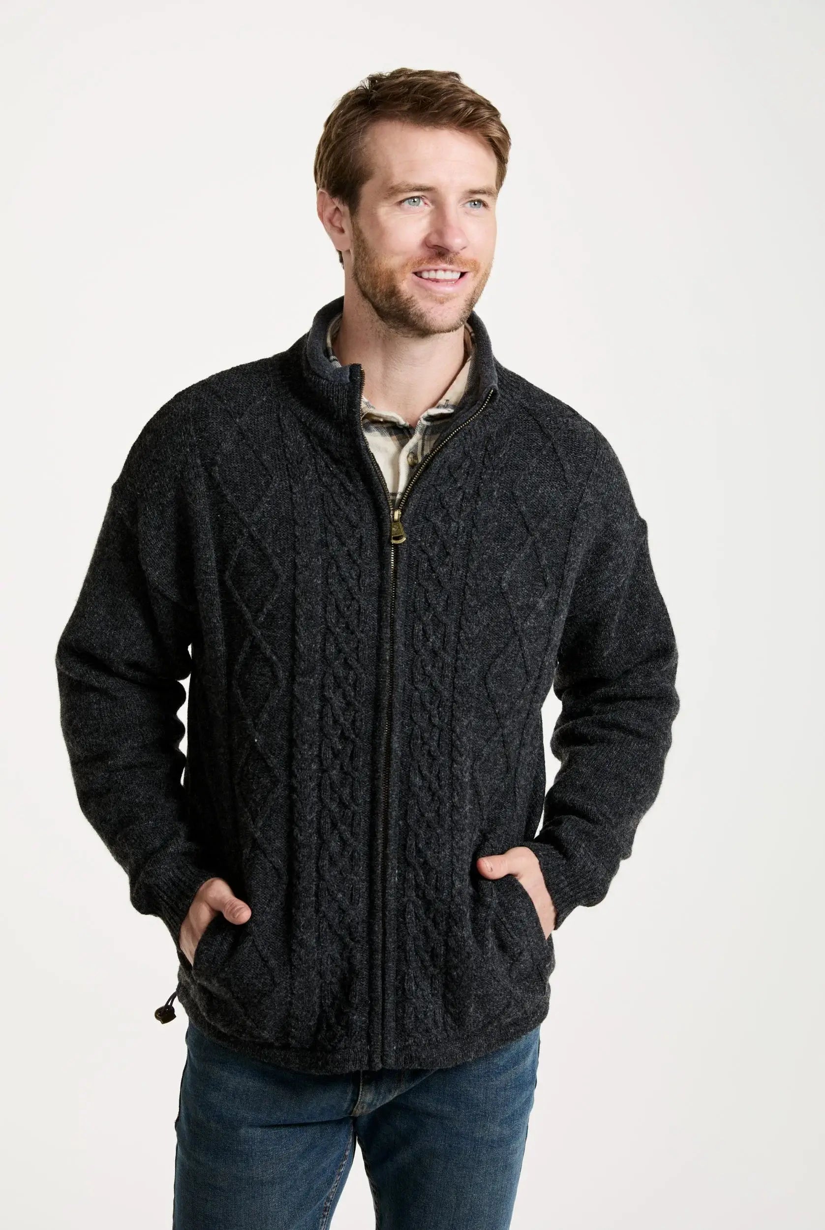 Farmleigh Herren-Cardigan grau aus Wolle mit Aran-Muster