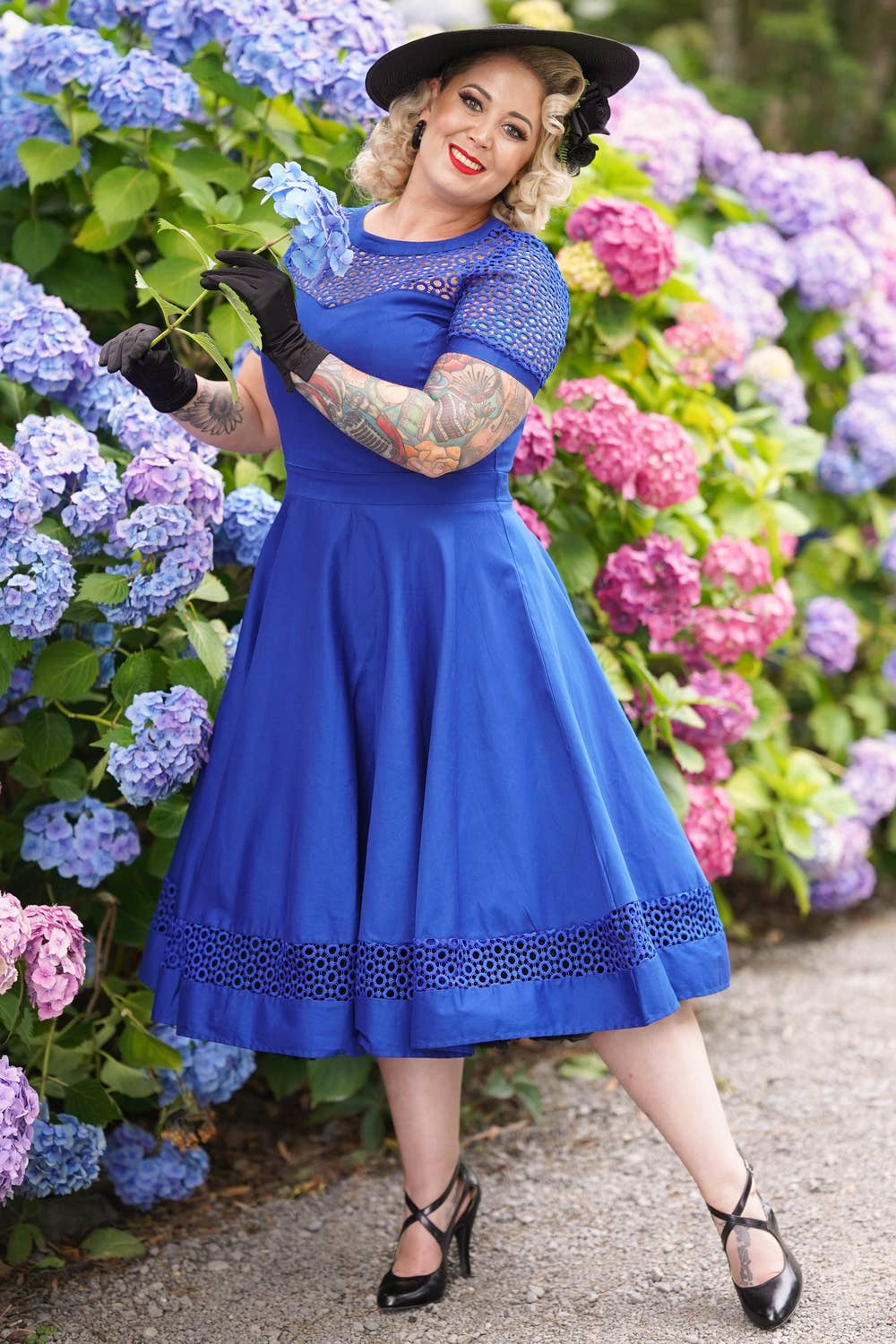 Dolly & Dotty Tess Kleid in Königsblau mit Spitze und ausgestelltem Rock