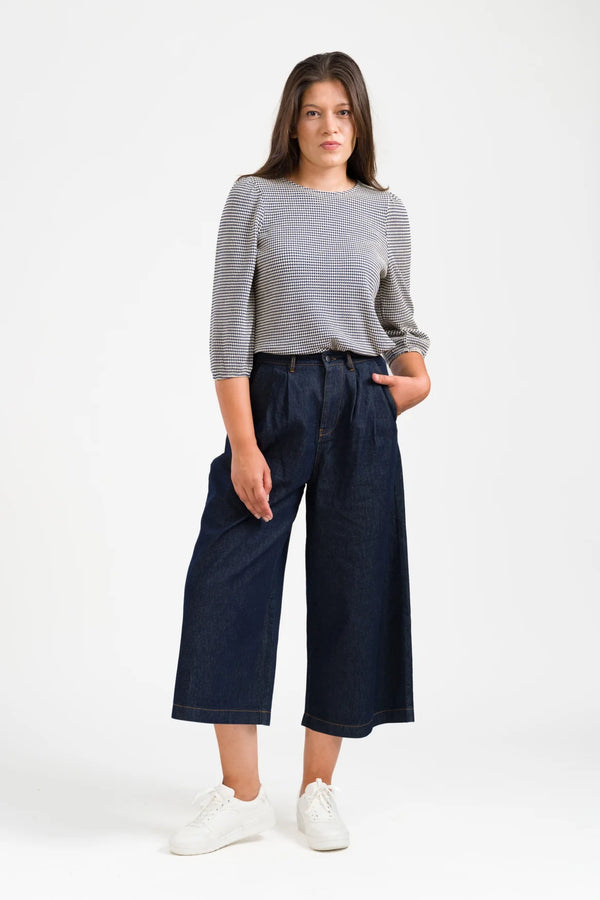 LaLamour Lotus Trousers Denim Dark Blue – Damen Marlenehose, getragen – Vorderansicht