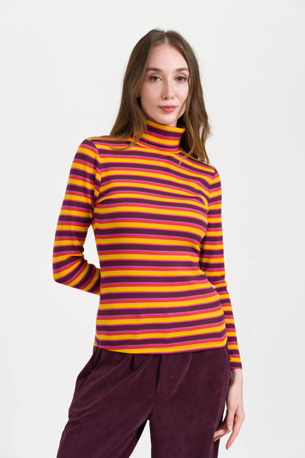 LaLamour Ruby Top Mulled Glow Fig – Damen Langarmshirt, getragen – Vorderansicht