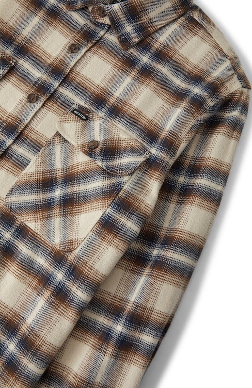 Detailansicht des Karomusters am Brixton Bowery Flannel Soft Brown Plaid