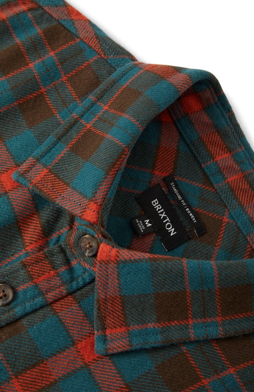 Kragendetail des Brixton Bowery Flannel Hemds Brown Ultra Marine