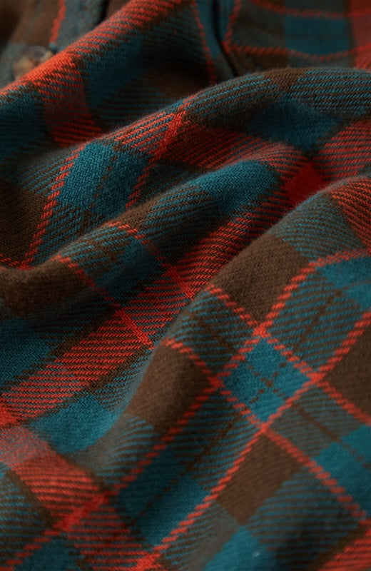Nahaufnahme des Karostoffs vom Brixton Bowery Flannel Brown Ultra Marine