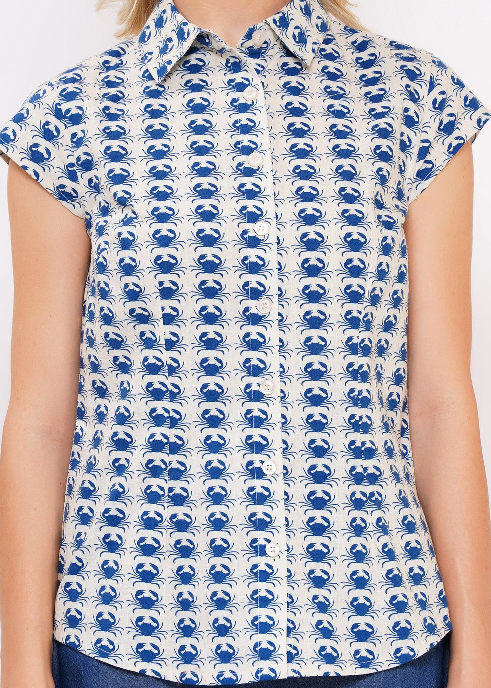 Baumwollbluse Krabbe mit Knopfleiste – Detailaufnahme