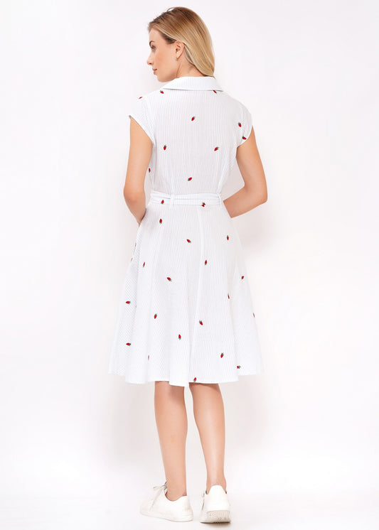 Rückenansicht Sommerkleid gestreift mit schwingendem Rock