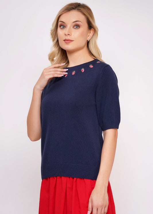 Blauer Damen Strickpullover mit feiner Erdbeer-Stickerei, halbarm, aus 100 Prozent Bio-Baumwolle