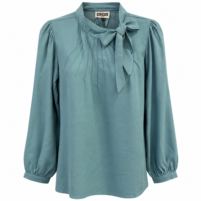 Schleifenbluse Anna in Eisblau mit langer Schluppe und weichem Fall