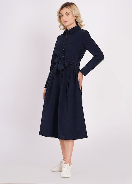 Dunkelblaues Mood Indigo Hemdblusenkleid mit Bindegürtel – seitliche Ansicht