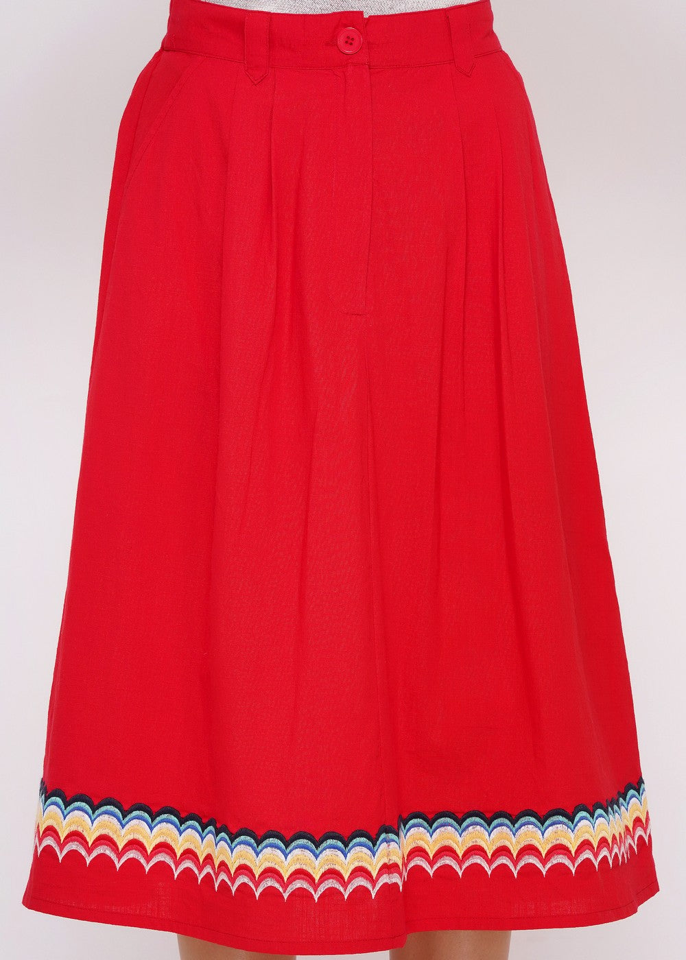 Detail Stickerei Saum – buntes Muster im Retro Stil
