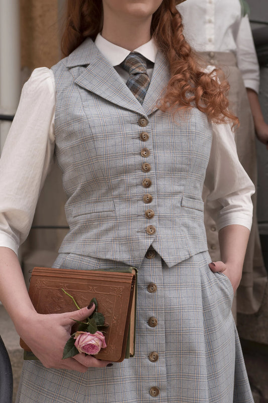 Taillierte Sommerweste in Dunkelblau voll gefüttert