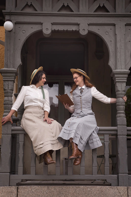 Vintage Damenweste im frühen 20. Jahrhundert Stil mit Karomuster