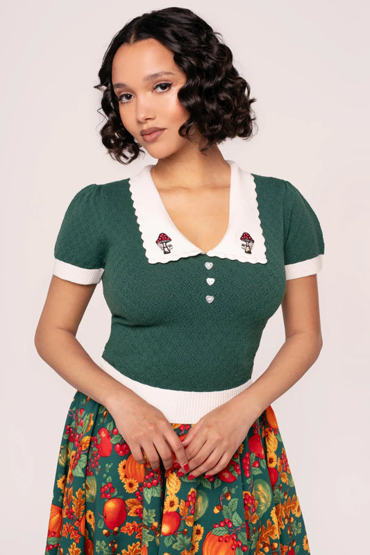 Grünes Retro Stricktop mit Pilzstickerei, Puffärmeln und cremefarbenem Bund – herbstlicher Vintage Look