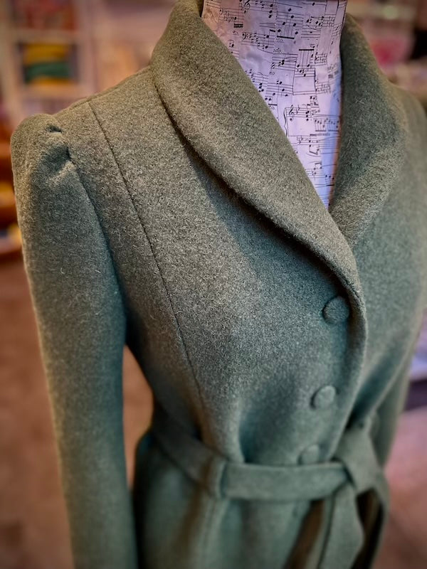 Dahlia Coat Fern Green – Eleganter Wollmantel Damen von Very Cherry - Dotty&Dan
