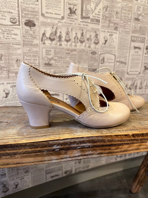 Eleganter Damen Bootie im 30er Jahre Stil aus Leder