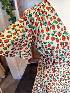 Rita Dress Erdbeer Print Vintage Kleid Damen Bio Baumwolle Vorderansicht