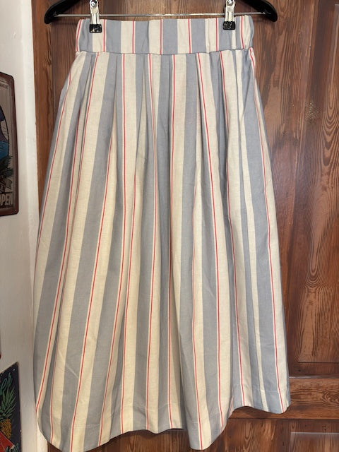 Vintage inspirierter Florence Rock von Palava aus Baumwolle & Leinen. Luftig, bequem mit Taschen. Jetzt online entdecken bei Dotty & Dan.