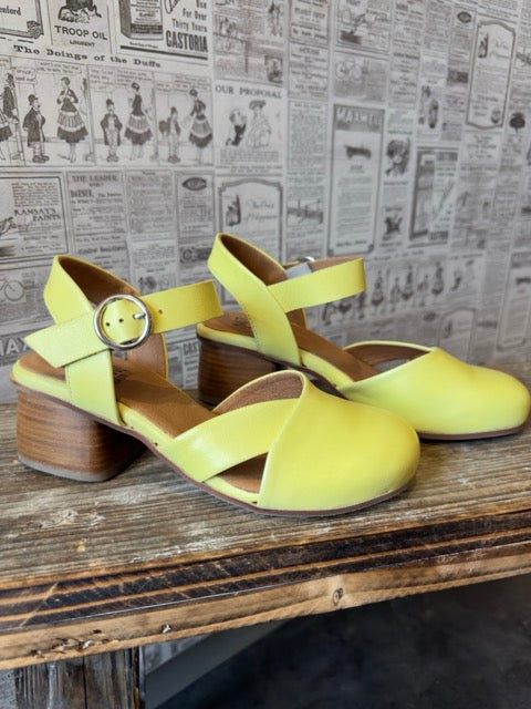 Miz Mooz Nice Citron – vintage-inspirierter Lederschuh mit Blockabsatz