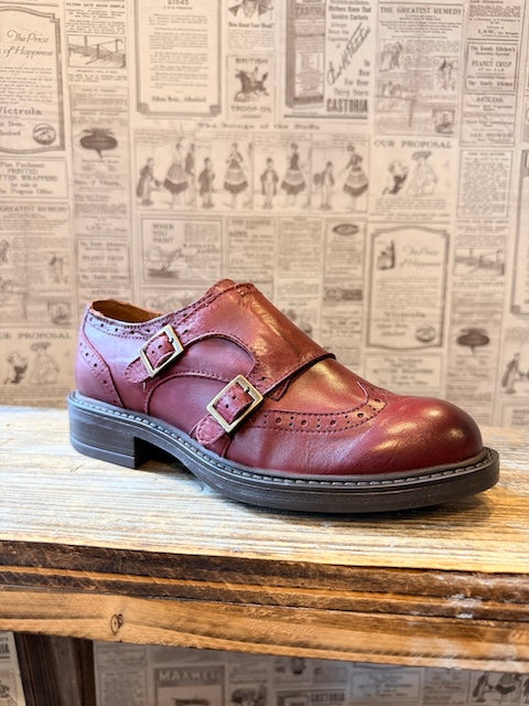 Miz Mooz Melany bordeaux Leder-Halbschuh mit doppelten Monk-Schnallen und Brogue-Verzierungen