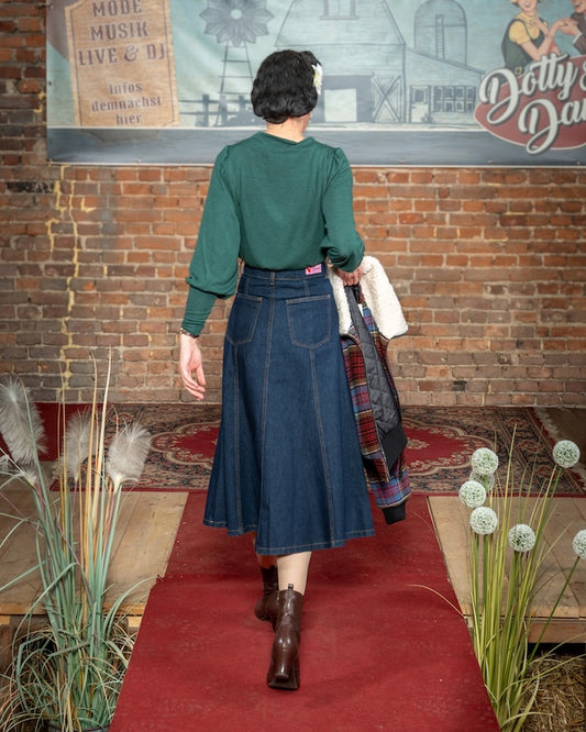 aLamour River Skirt Denim Dark Blue – Damen Jeansrock, getragen – Rückansicht