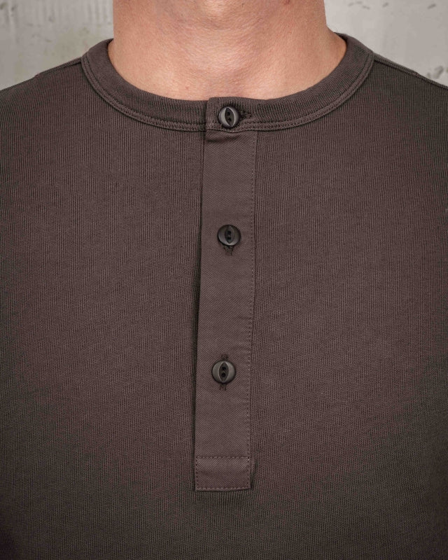 Pike Brothers 1954 Utility Shirt Long Sleeve Coffee – Herren Workwear-Shirt getragen
