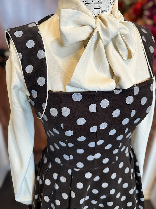 Vintage Kleid Heide femkit Berlin mit Dirndl-Ausschnitt und paspelierten Ärmeln